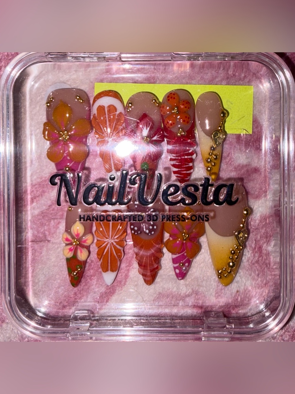NailVesta Stiletto Press-On Nail Set - Citrus Daisy - Picture 3 of 3